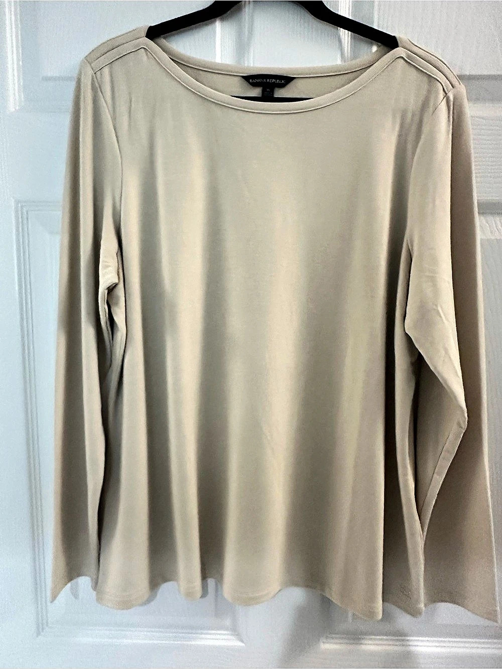 Banana Republic Butter soft Long Sleeve Top in Beige XL Like New